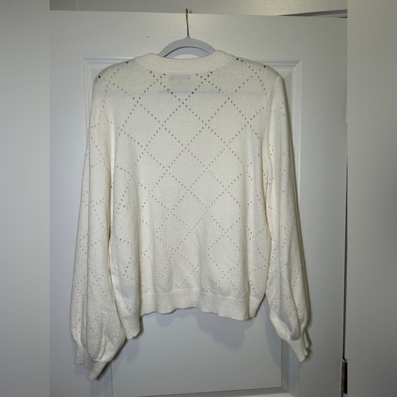 Women’s Who What Wear bell sleeve sweater with pearl detail - size XL - Picture 4 of 4